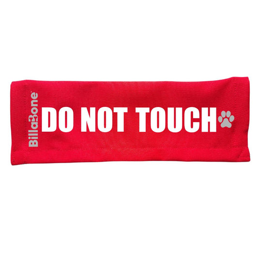 A red Billabone lead cover with "DO NOT TOUCH" printed in bold white letters. This cover helps signal that the dog might feel uncomfortable around new people or other dogs and doesn’t want to be touched. Designed for easy attachment to most leashes, it provides a clear and visible warning for others.